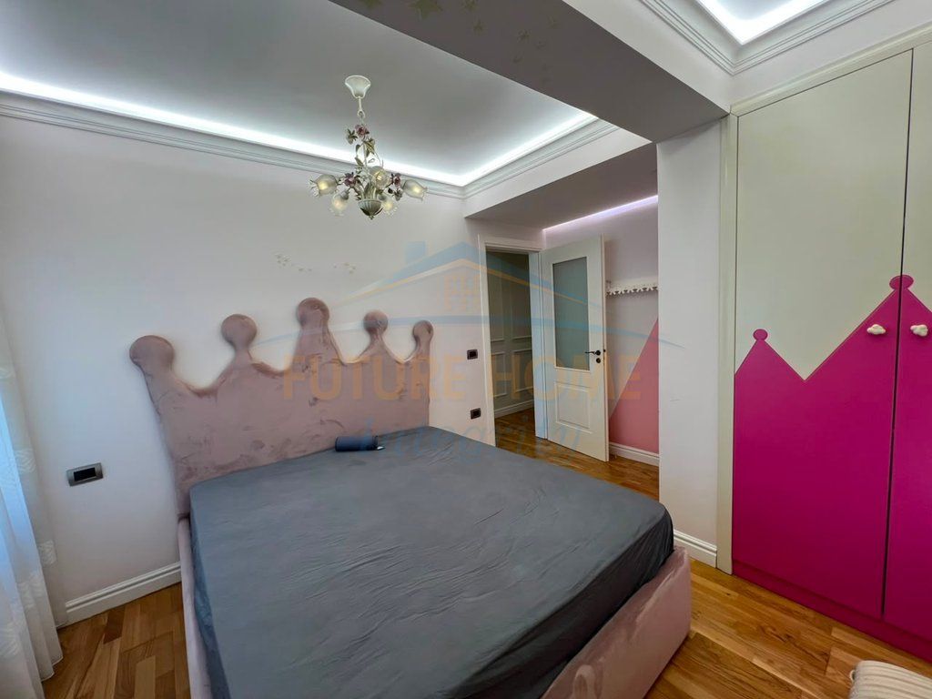 Shitet, Duplex 3+1+3+Verandë, Rezidenca Kodra e Diellit 2, Tiranë.