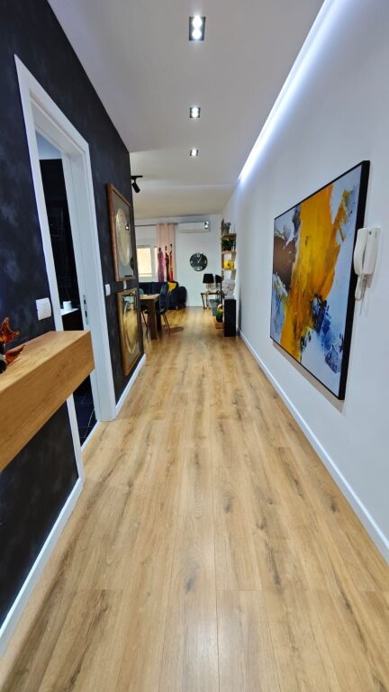 Jepet me Qira Apartament 2+1 tek Komuna e Parisit