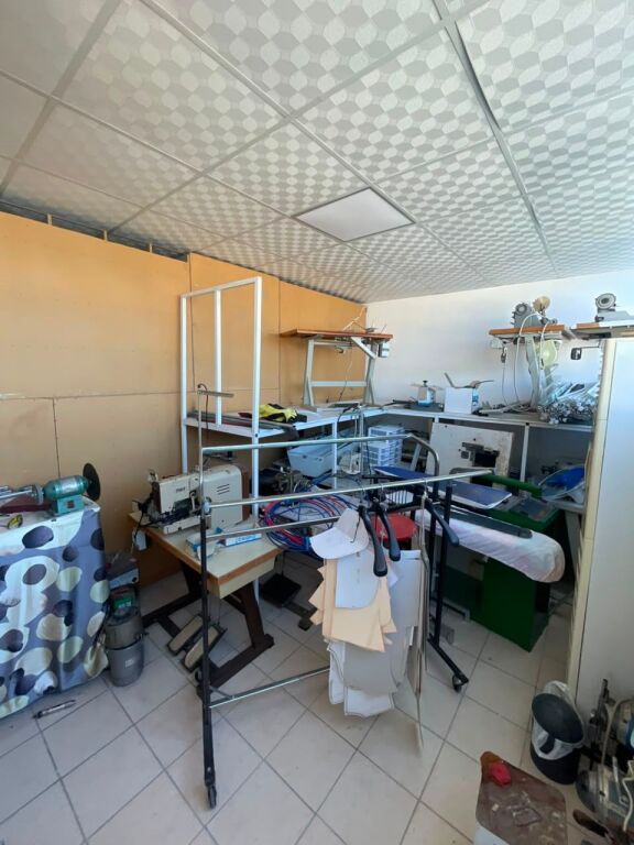 Laboratorio Tessile Completamente Attrezzato in Affitto – 1.400 m²