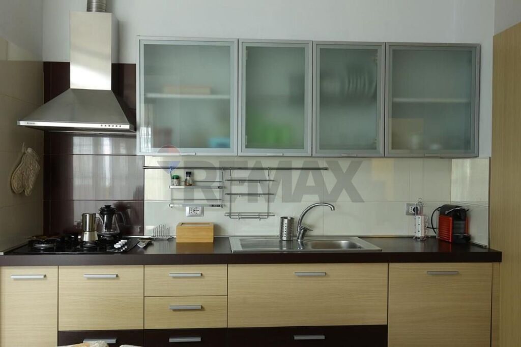 Apartament - Për Shitje - Tregu Elektrik I Ri, Tiranë