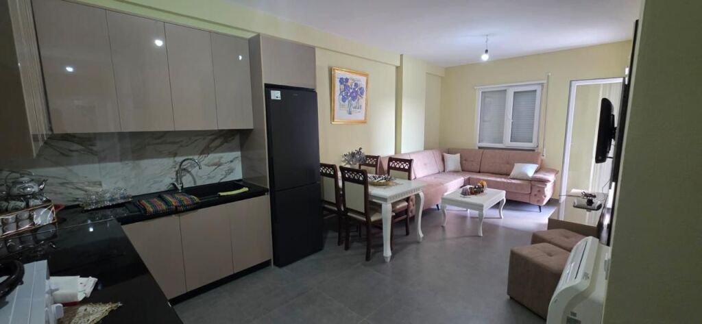 Jepet me qera apartament 2+1 tek Univers City