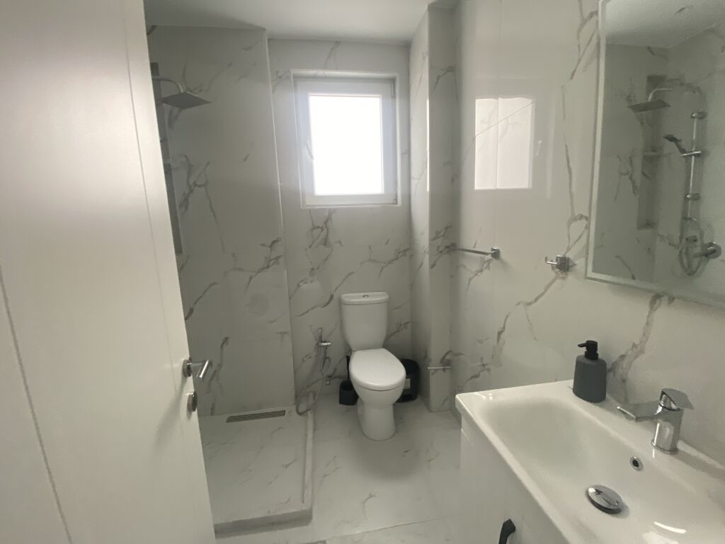 Apartament 2+1 + post parkimi per qera Kodra e Priftit