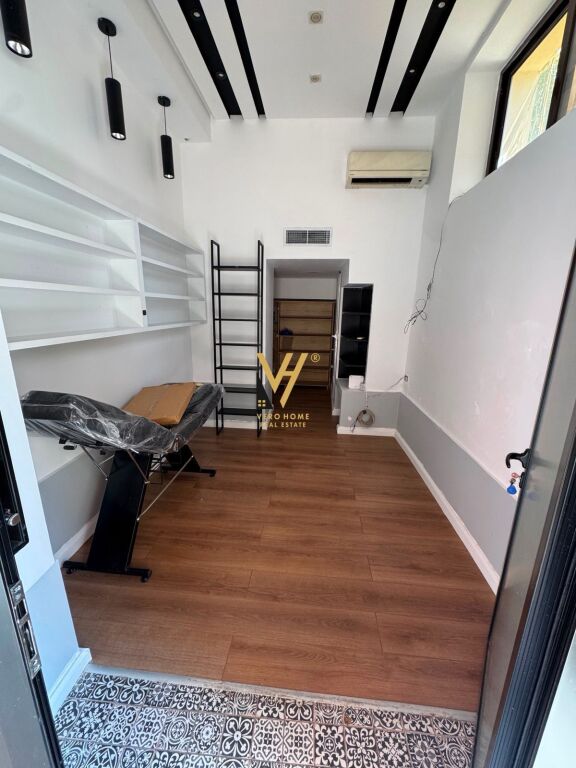 SHOP FOR SALE 19 M2 ON DURRESI STREET 10,000,000 LEKE