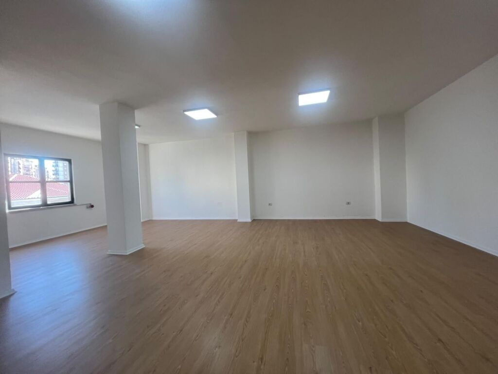Ufficio in affitto in Via Dritan Hoxha, Lapraka, Zogu i Zi, Ex Dogana