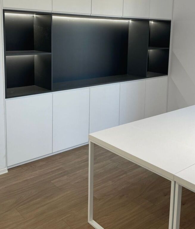 UFFICIO IN AFFITTO PRESSO IL GARDEN BUILDING VIA KAVAJES
