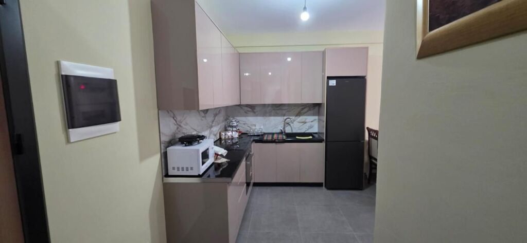 Jepet me qera apartament 2+1 tek Univers City