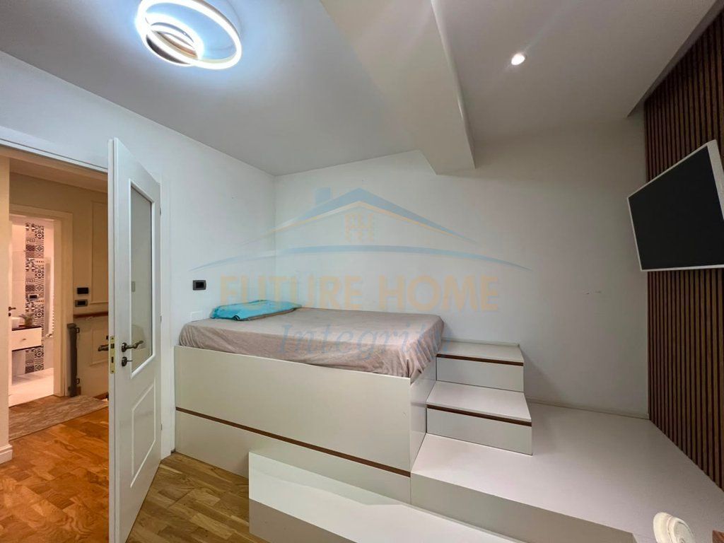 Shitet, Duplex 3+1+3+Verandë, Rezidenca Kodra e Diellit 2, Tiranë.