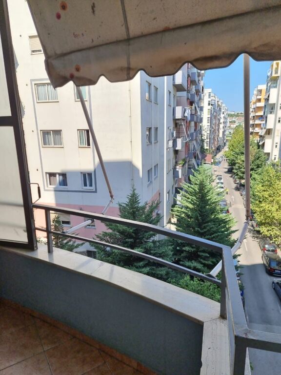 Apartament 2+1 me qera tek Eco Market ne Yzberisht