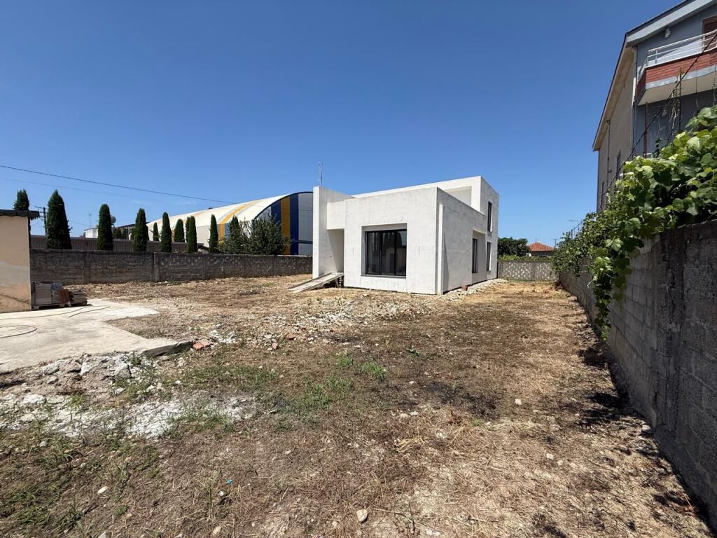 Casa in Vendita a Sallmonë, Durazzo