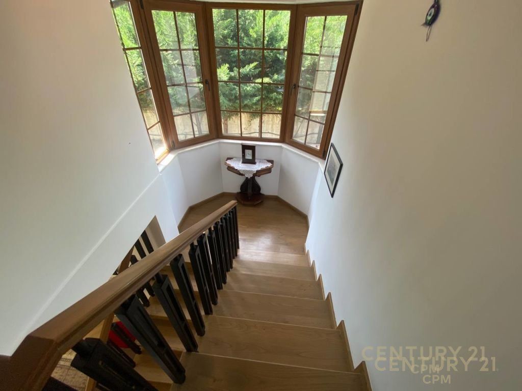VENDIAMO VILLA INDIVIDUALE IN UN COMPLESSO A VISHNJE