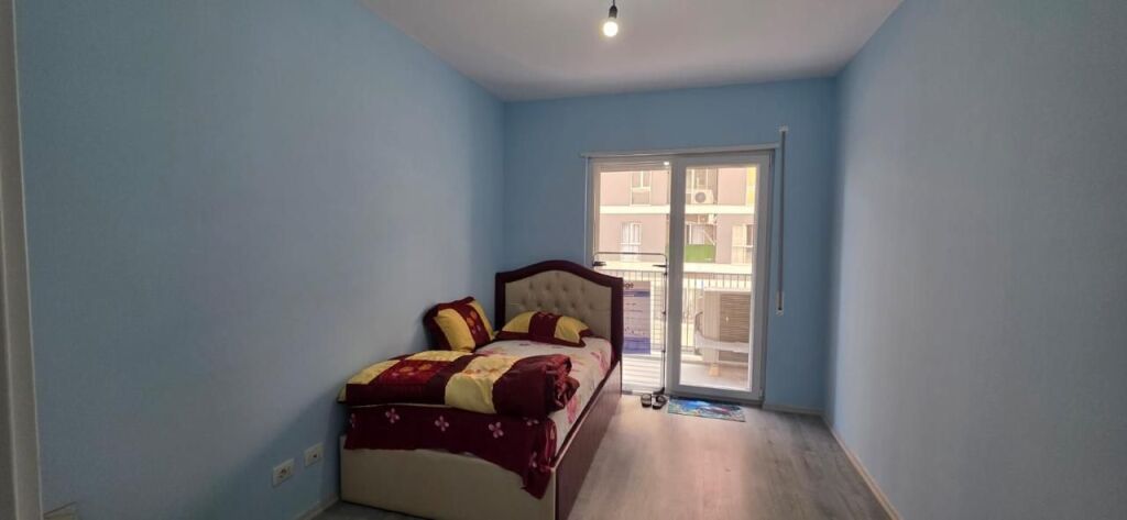 Jepet me qera apartament 2+1 tek Univers City