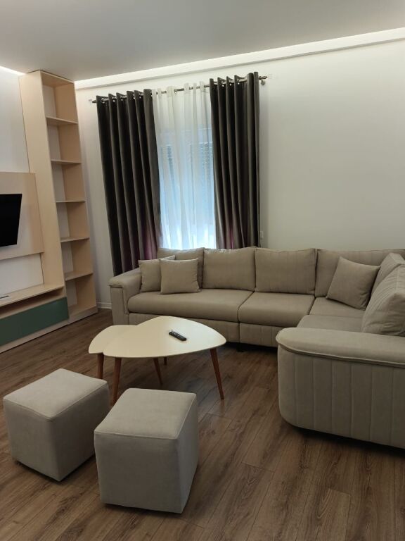 🏡 Jepet me Qira Apartament 2+1  📍 Vendndodhja: Rezidenca “Porta Tirana e Re”, Sauk💰 Çmimi: 50,000 Lekë/Muaj