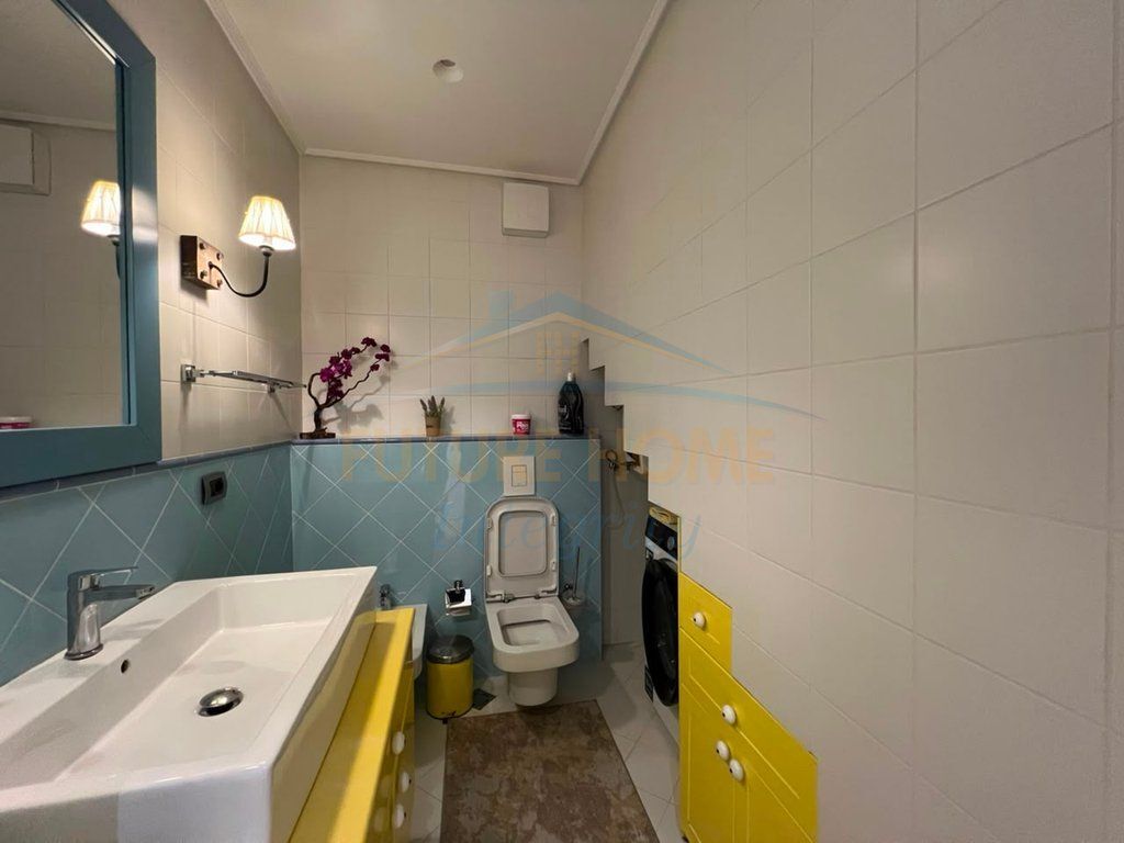 Shitet, Duplex 3+1+3+Verandë, Rezidenca Kodra e Diellit 2, Tiranë.