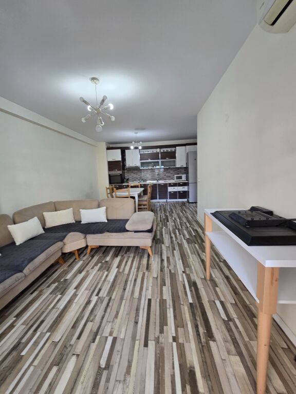 Appartamento in vendita 2+1 a Komuna e Parisit