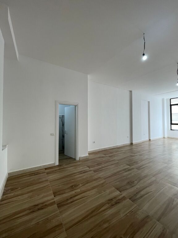Jepen me Qira 2 Ambiente Biznesi – 📍Donika Center, Qendër, Tiranë