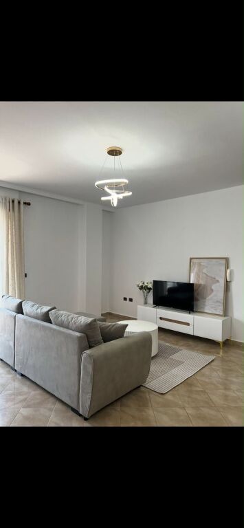 Apartament 1+1 tek Komuna e parisit