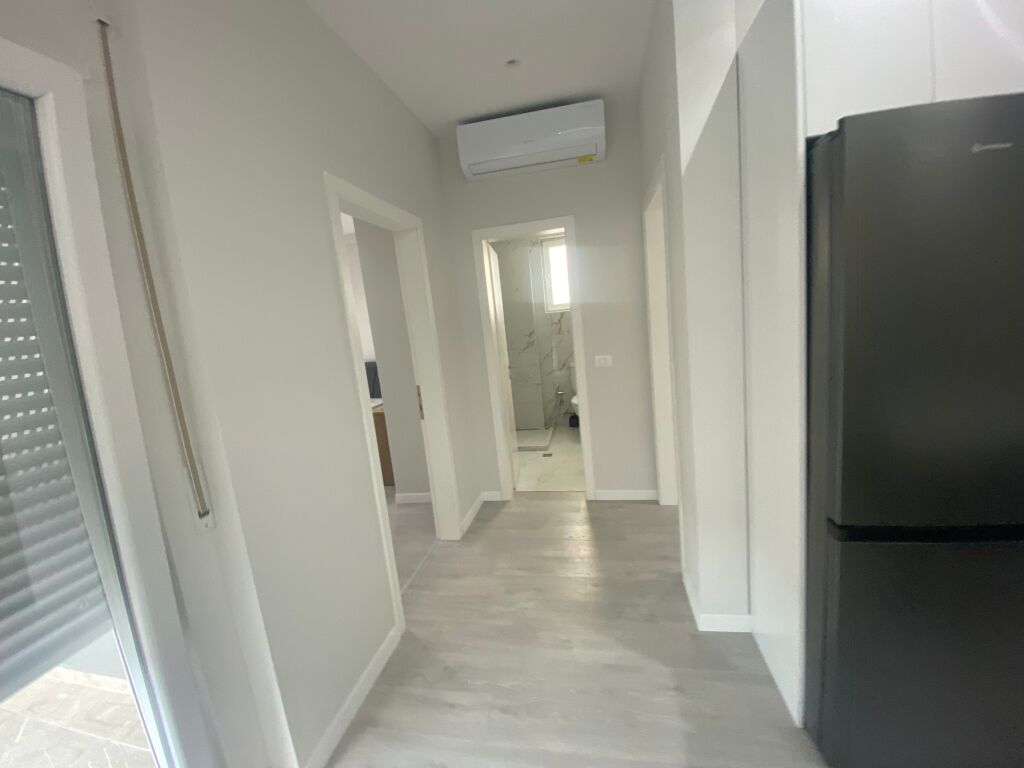 Apartament 2+1 + post parkimi per qera Kodra e Priftit