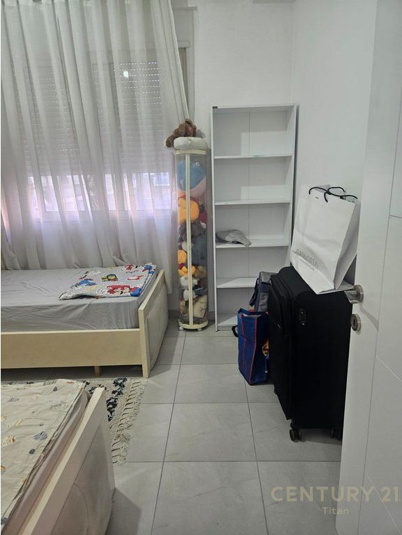 Apartament 2+1 per qira te Golden Park