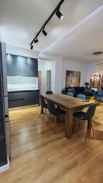 Jepet me Qira Apartament 2+1 tek Komuna e Parisit