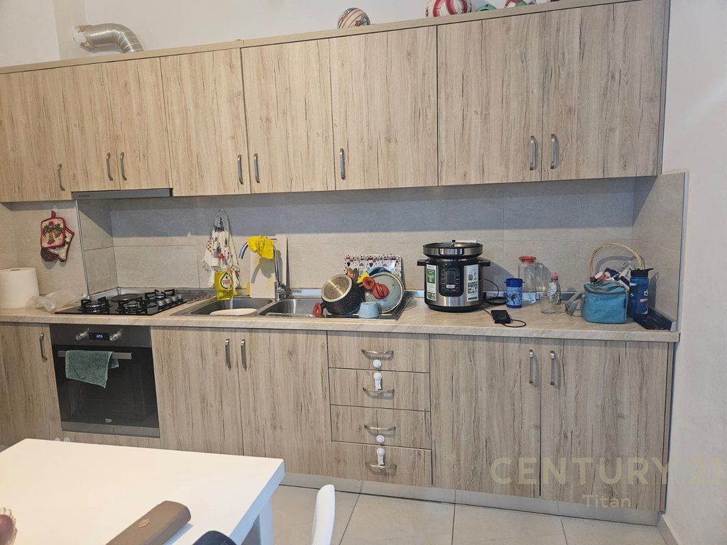 Apartament 2+1 per qira te Golden Park