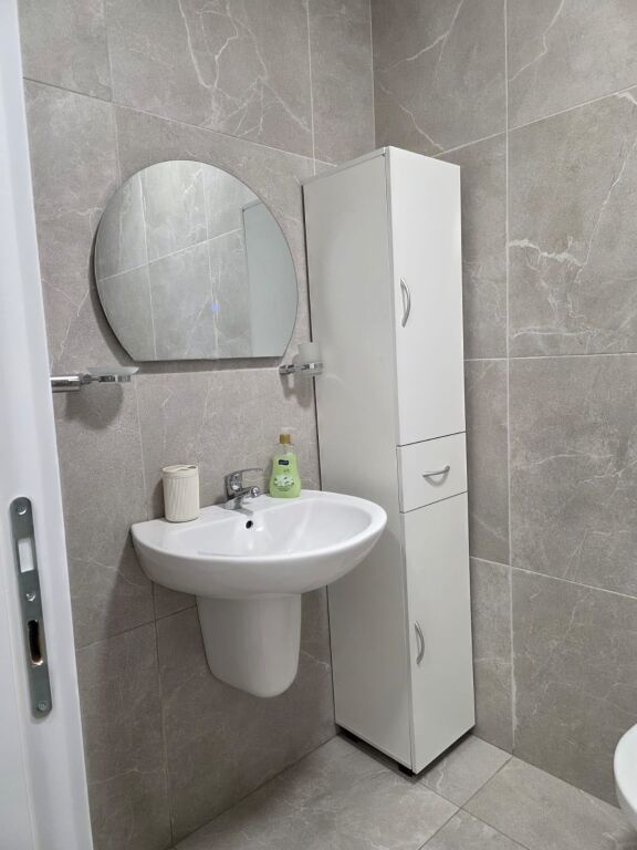 Jepet me qira apartament 1+1
