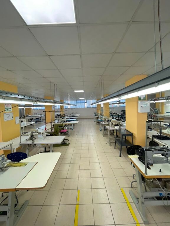 Laboratorio Tessile Completamente Attrezzato in Affitto – 1.400 m²