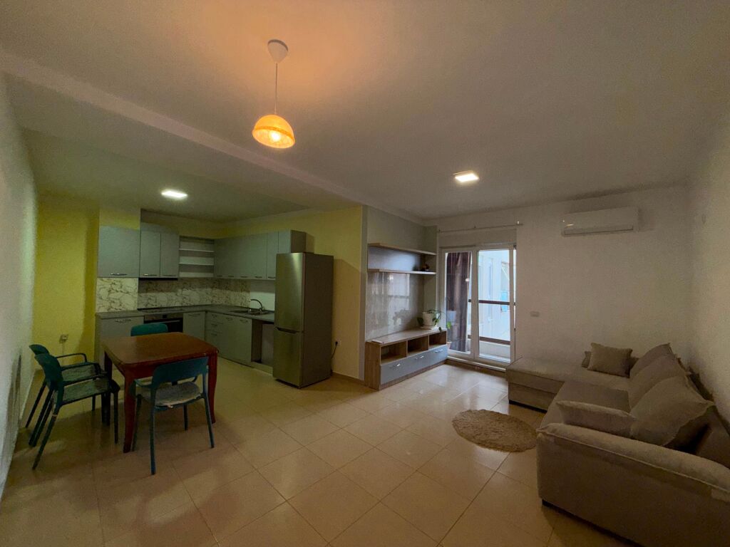 Apartament 2+1 me Qira Kompleksi Magnet 65.000all/muaj