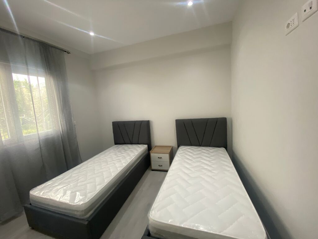 Apartament 2+1 + post parkimi per qera Kodra e Priftit