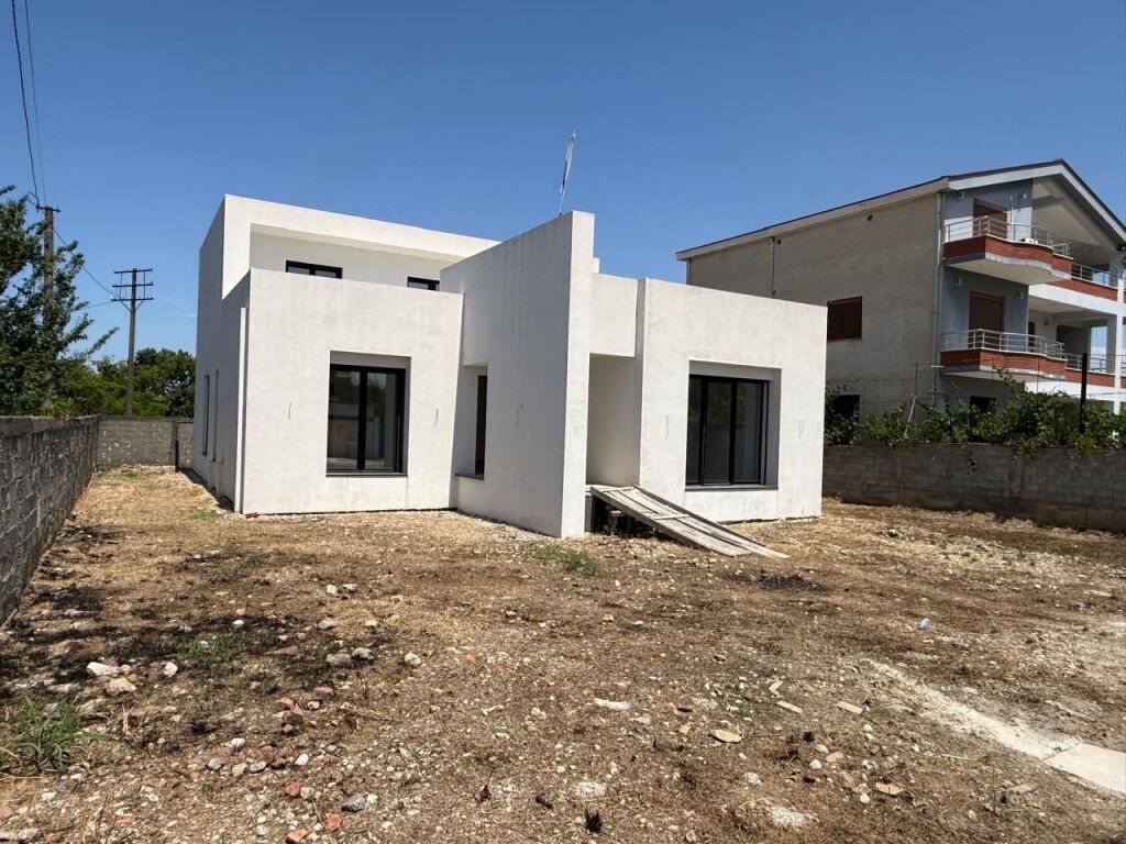 Casa in Vendita a Sallmonë, Durazzo