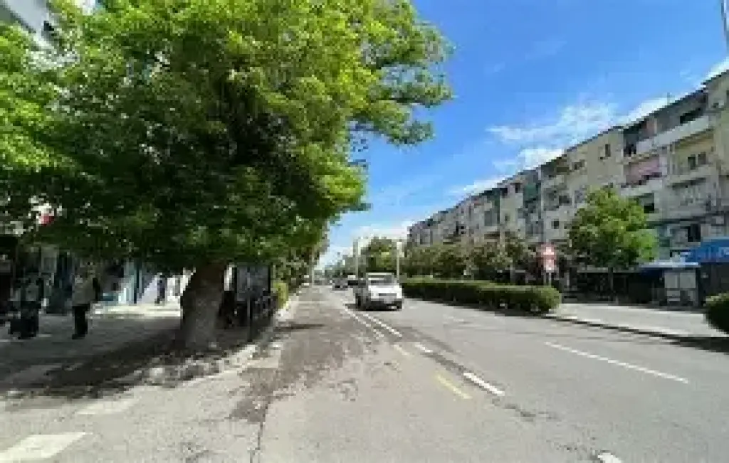 UFFICIO/AMBIENTE COMMERCIALE IN AFFITTO VICINO A 21 DHJETORI