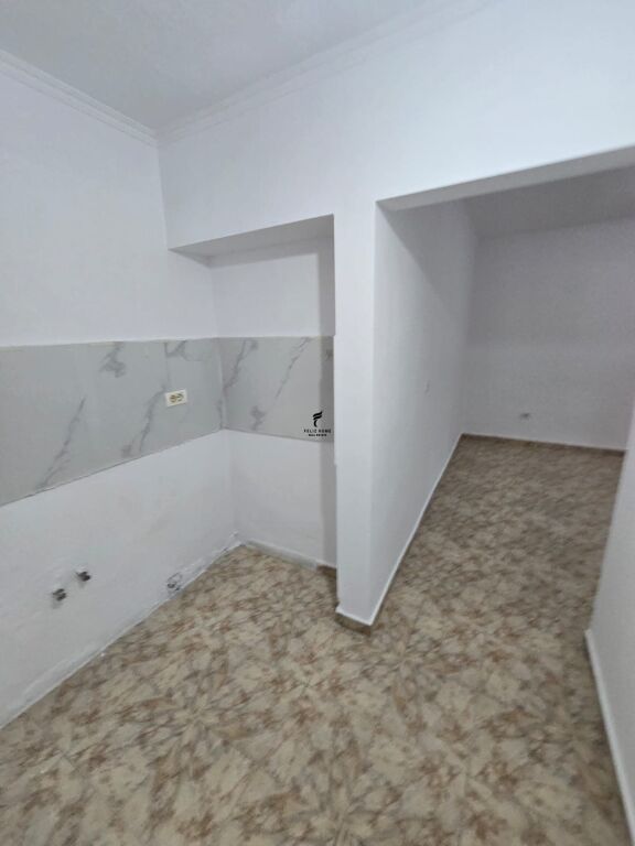 SHOP &amp; STUDIO FOR SALE KAVAJA ROAD 195,000 EURO FH-81727