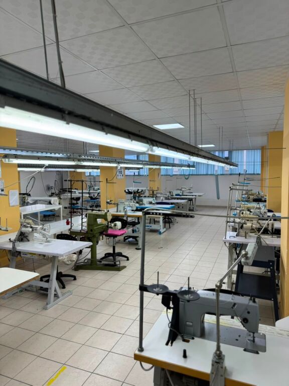 Laboratorio Tessile Completamente Attrezzato in Affitto – 1.400 m²