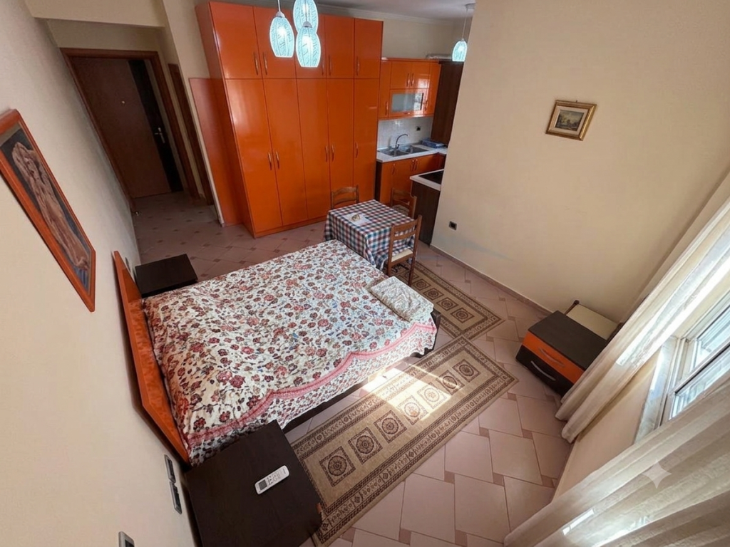 Qera, Garsoniere, Rruga e Durrësit, Tiranë.