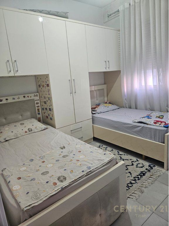 Apartament 2+1 per qira te Golden Park