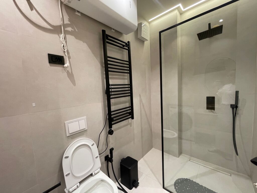 For rent modern 1+1 Apartment at Golden Tower Residence, Mine Peza Street!