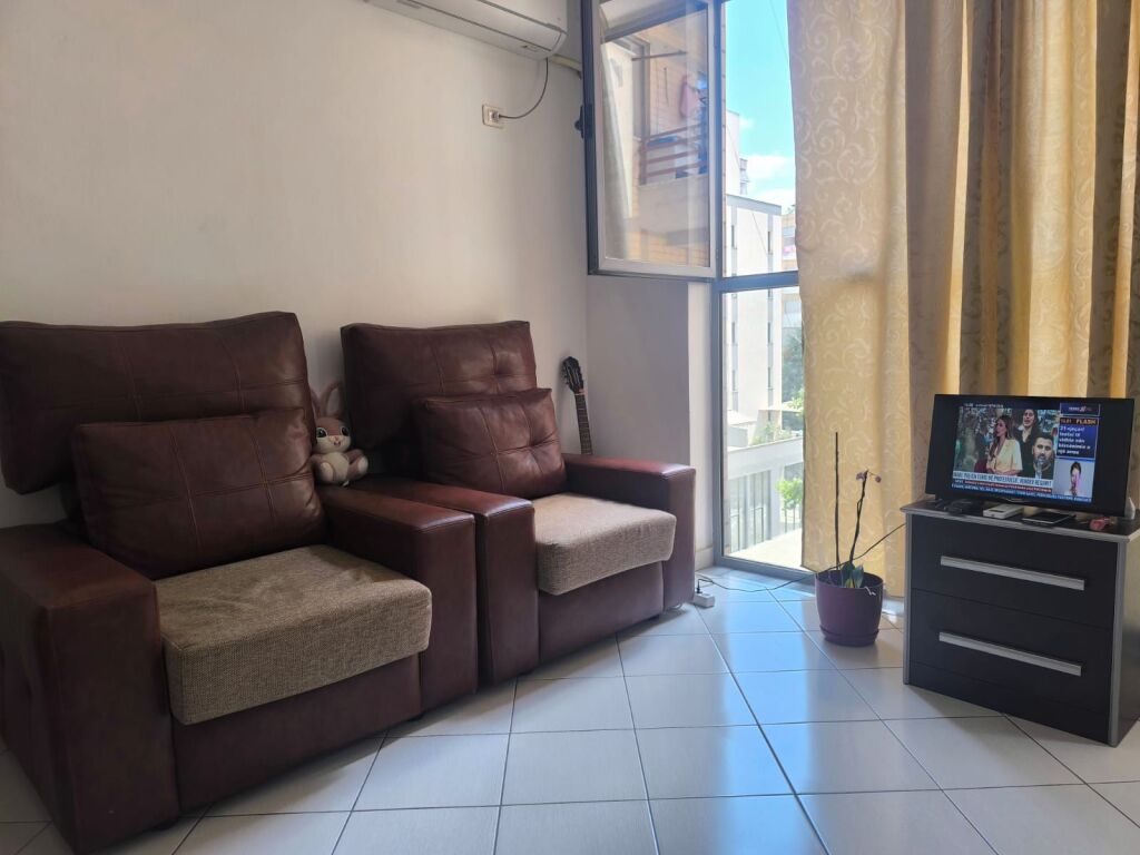 Apartament 2+1 per qera ne astir