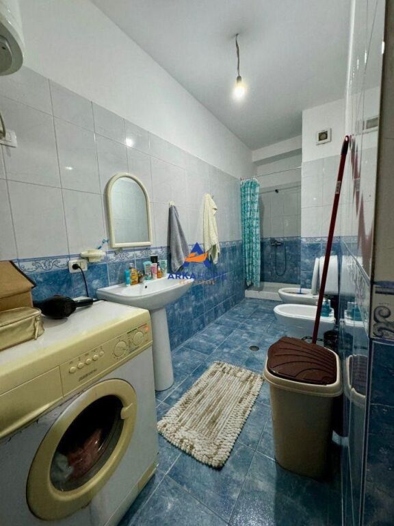 JEPET ME QIRA APARTAMENT 1+1+BALLKON "UNAZA E RE, AFËR BAR RETURN" 45.000 LEKE