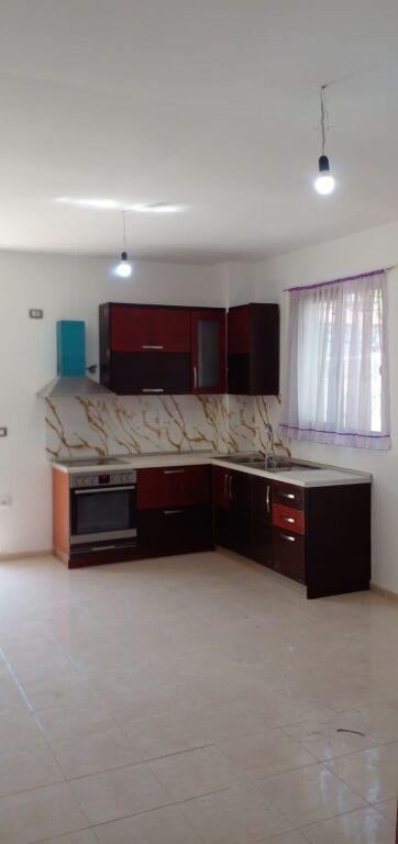 Affittasi appartamento 1+1 a Yzberisht vicino alla Fabbrica Nela/ Via Bakalli