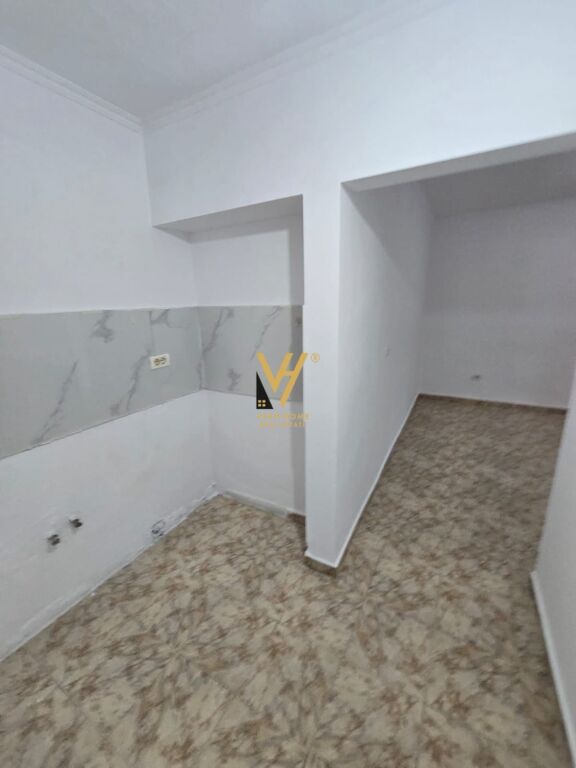 SHITET DYQAN 64 M2 TE RRUGA E KAVAJES 195.000 EURO