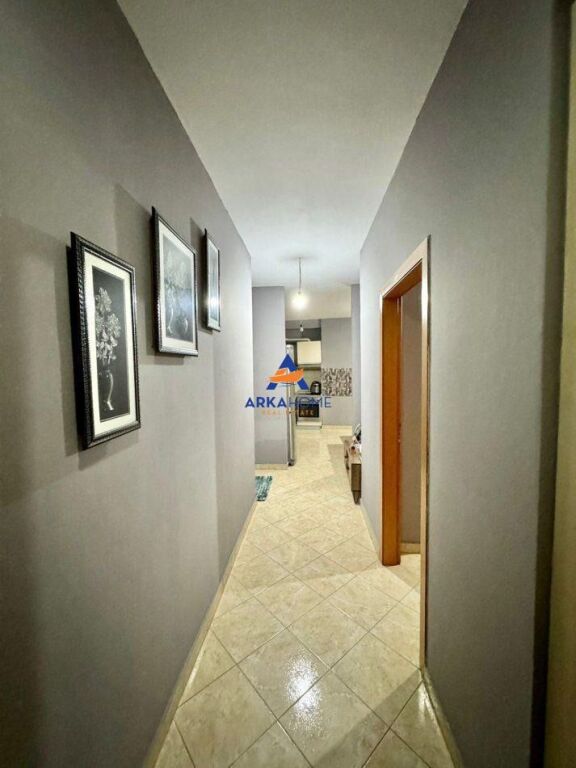 JEPET ME QIRA APARTAMENT 1+1+BALLKON "UNAZA E RE, AFËR BAR RETURN" 45.000 LEKE