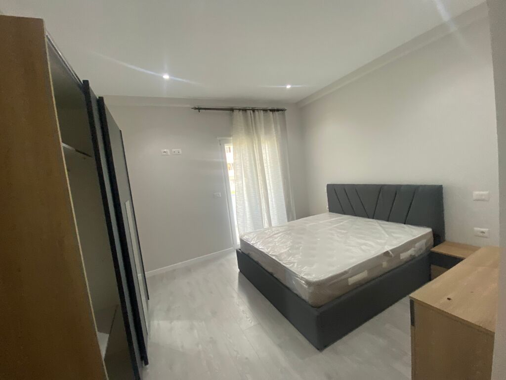 Apartament 2+1 + post parkimi per qera Kodra e Priftit