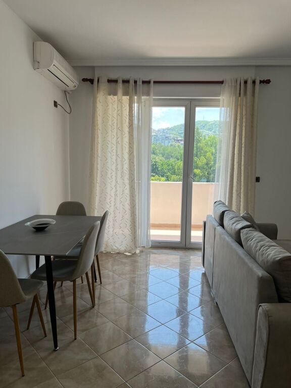 Apartament 1+1 tek Komuna e parisit