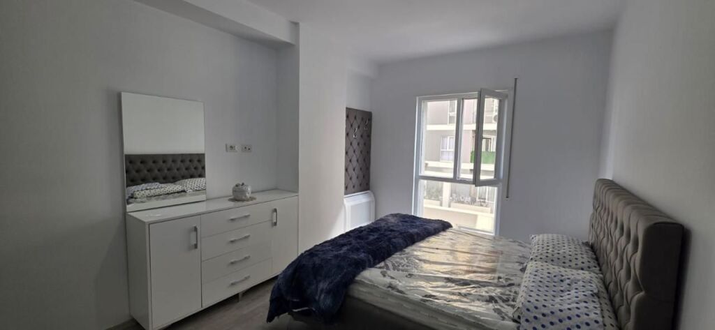 Jepet me qera apartament 2+1 tek Univers City