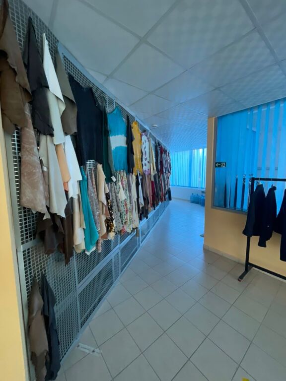 Laboratorio Tessile Completamente Attrezzato in Affitto – 1.400 m²