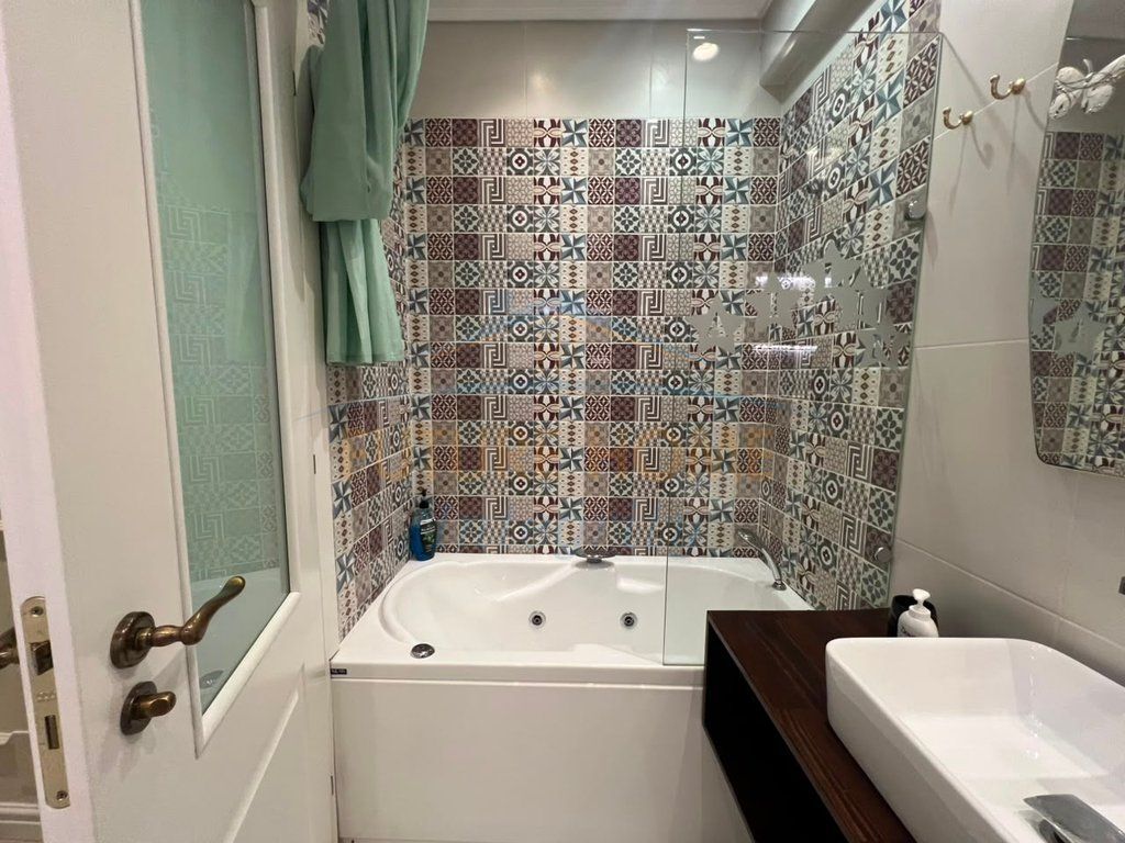 Shitet, Duplex 3+1+3+Verandë, Rezidenca Kodra e Diellit 2, Tiranë.
