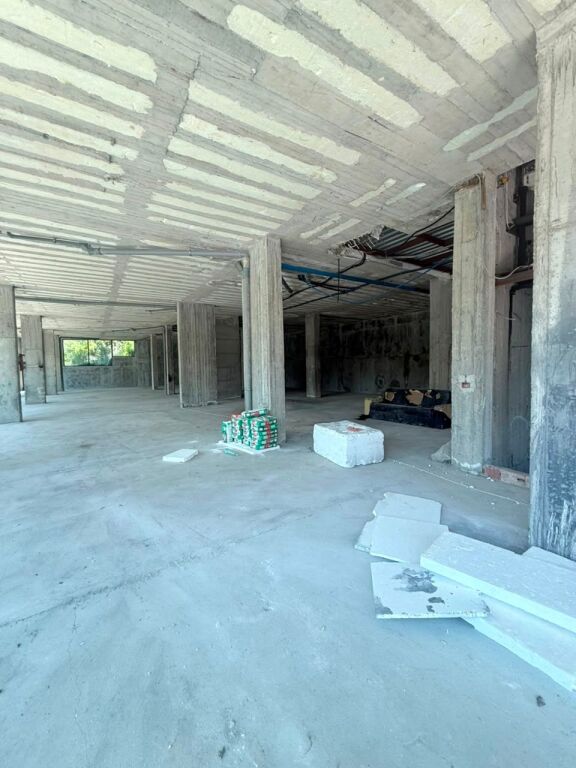 COMMERCIAL SPACE FOR RENT AT THE ZOO