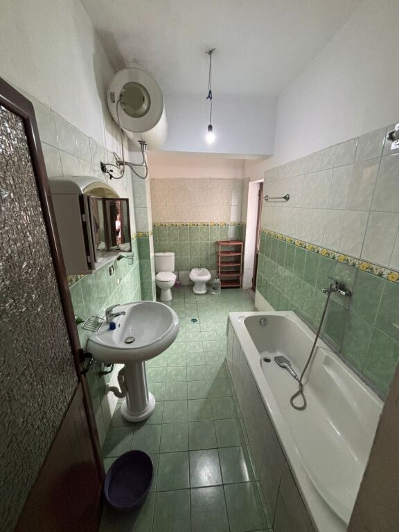 Apartment 2+1+parking for rent in Fresk near Bamir Topi's Villa