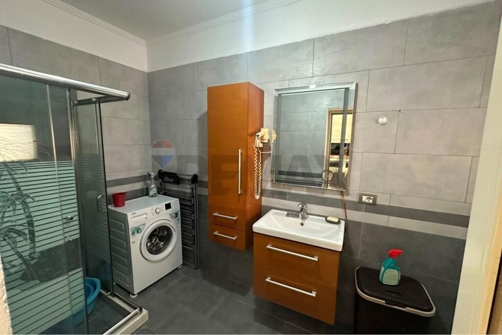 Apartament - Për Shitje - Tregu Elektrik I Ri, Tiranë