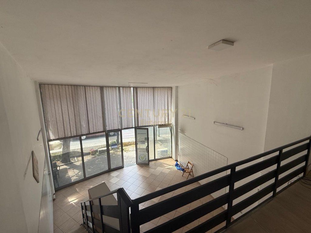✨ Shitet Ambient Komercial Duplex në Fresk, Tiranë 🏢