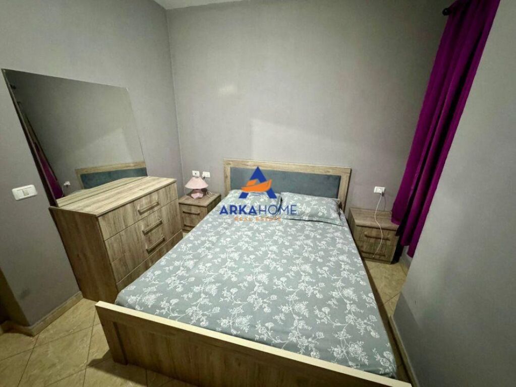 JEPET ME QIRA APARTAMENT 1+1+BALLKON "UNAZA E RE, AFËR BAR RETURN" 45.000 LEKE